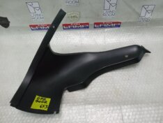 Kawasaki GPZ 900 R RIGHT SIDE PANEL 84-