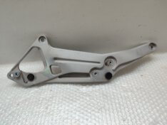 YAMAHA GTS 1000- FOOT REST BRACKET LEFT
