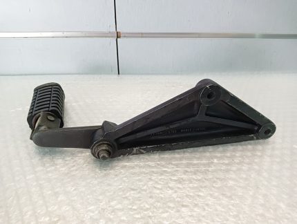 Kawasaki Z 550 C/B Footpeg Bracket Left