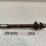 Yamaha RD 400 άξονας τροχού εμπρός - παξιμάδι κ αποστάτης 76’