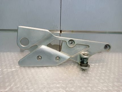 Honda CB 1300 super four Footpeg Bracket Right 98-02’