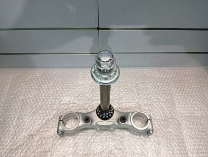 Honda CB 1300 super four Bottom Yoke / Axle 98-02’