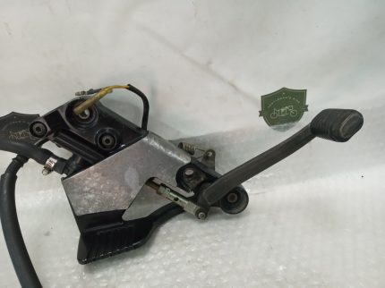 Yamaha FZ 750 FOOTREST REARSET/MASTER CYCLINDER WITH CALIPER