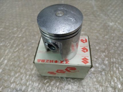 Suzuki GT 185 PISTON 0,50