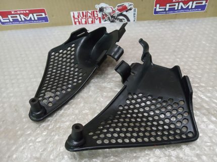 Honda VT 250 F LEFT & RIGHT SIDE PANEL CAP 88