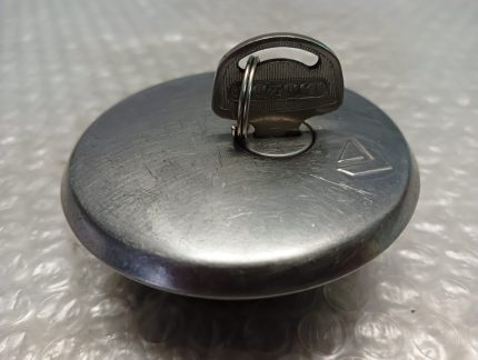 Suzuki GS 250/450/550/750/1000/1100 - GN 125/250 Fuel Cap / Key