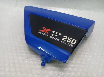 Suzuki GT 250 x7 Right Side panel  78-81
