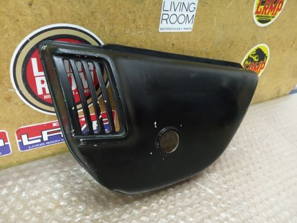 Suzuki GT 185 LEFT SIDE PANEL COVER 73-78’