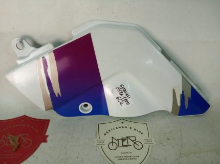 Suzuki GSXR 1100 RIGHT FUEL TANK PANEL 93-94´