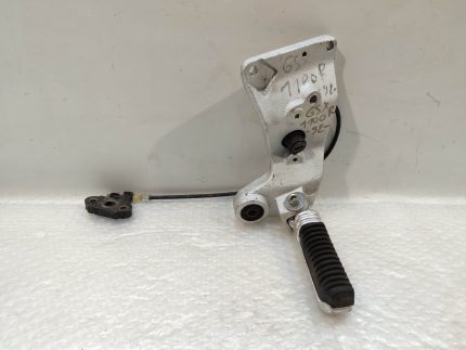 Suzuki GSXR 1100 βάση μαρσπιέ συνεπιβάτη - μαρσπιέ - κλειδαριά σέλας 92’