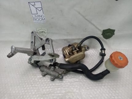 Honda VFR 750 F rc24 RIGHT MASTER CYCLINDER WITH CALIPER 86-