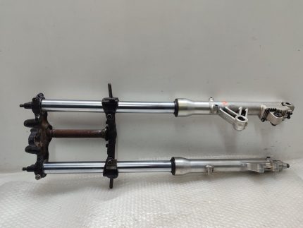 HONDA CX 500E/ 650E- FORKS- TRIPLE TREE